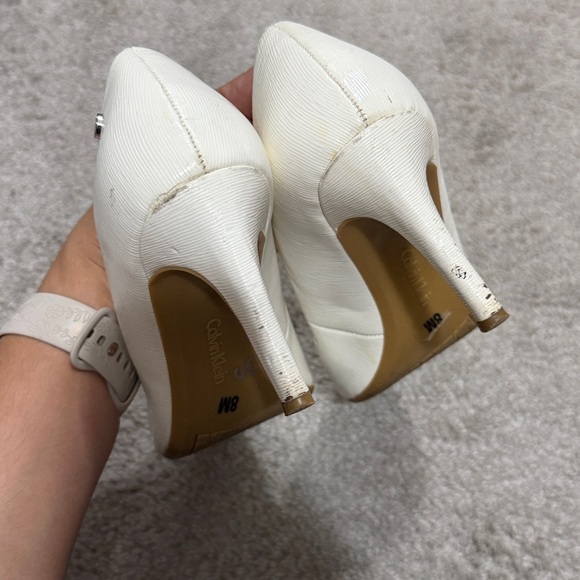 Calvin Klein Women’s Brady Heel Pump White Textured 8M Bridal Minimalist Vegan - Picture 3 of 6
